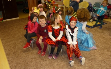 Děti v kostýmech karnevalu_9