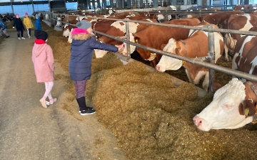 Návštěva místního ZD